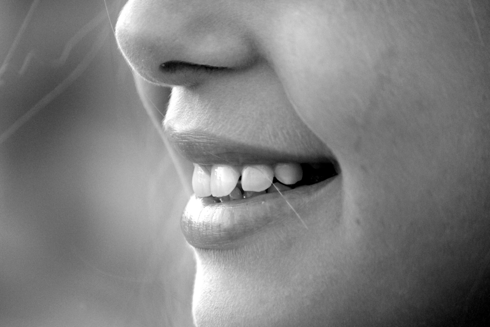 Fixing a gap in front teeth